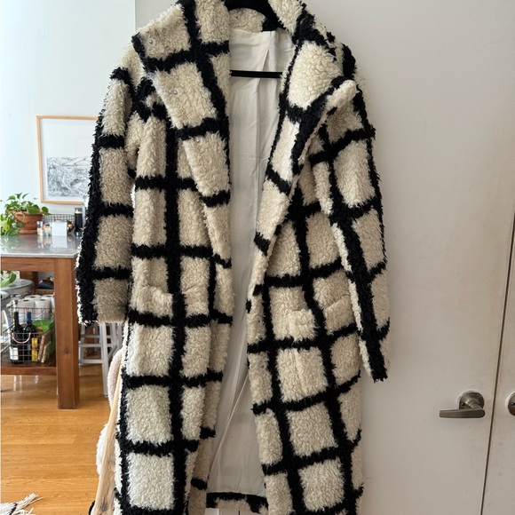 Reformation Black and White Teddy Jackets - Picture 3 of 4